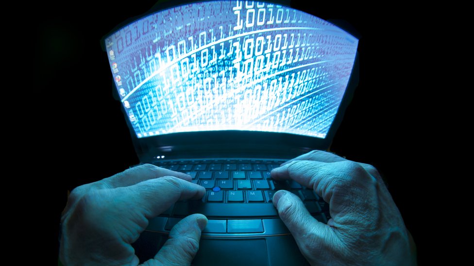 Busco hacker profesional